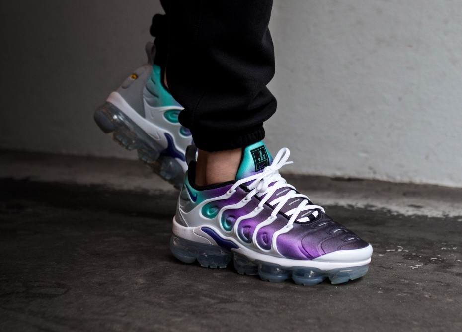 Nike Air Vapormax Plus (White / Fierce Purple - Aurora Green - Black)